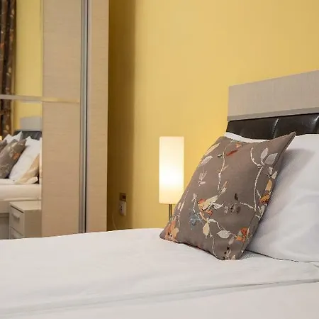- Sah Apartment Brasov